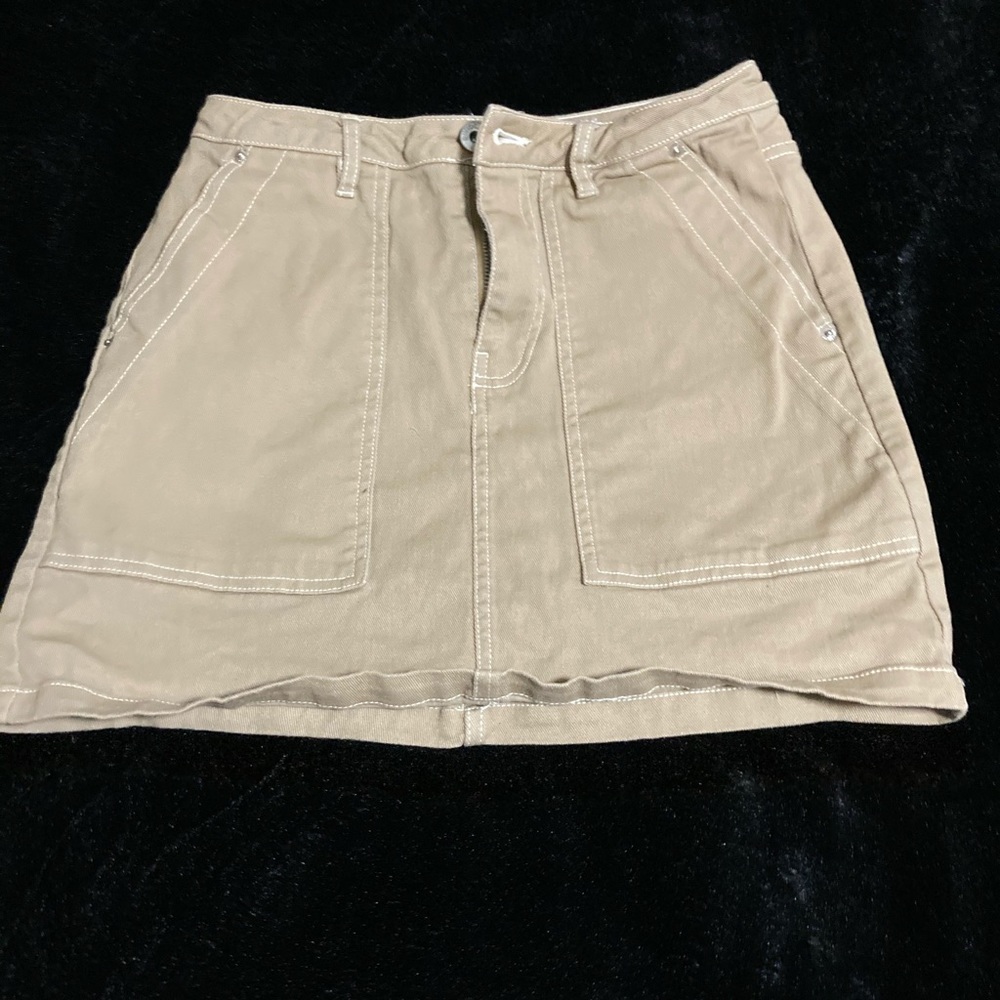 School skirt with pockets